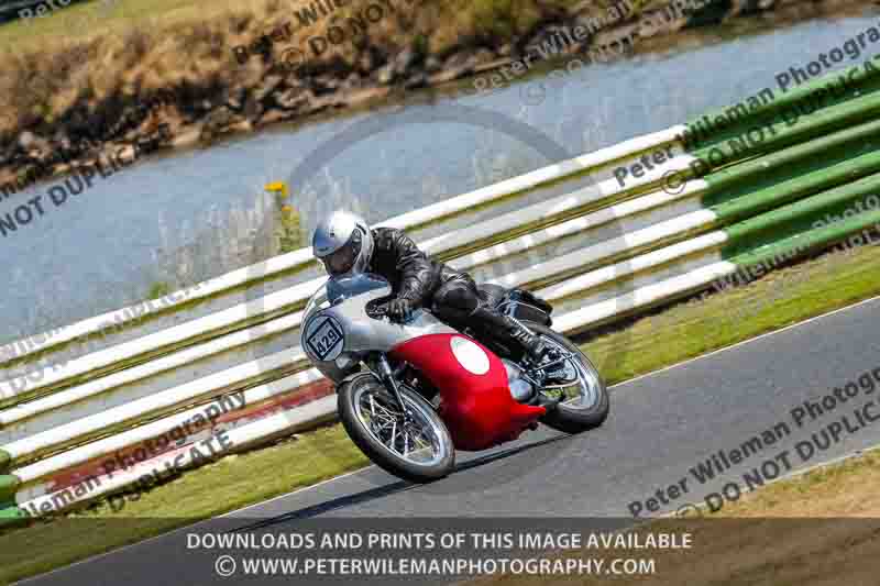 Vintage motorcycle club;eventdigitalimages;mallory park;mallory park trackday photographs;no limits trackdays;peter wileman photography;trackday digital images;trackday photos;vmcc festival 1000 bikes photographs